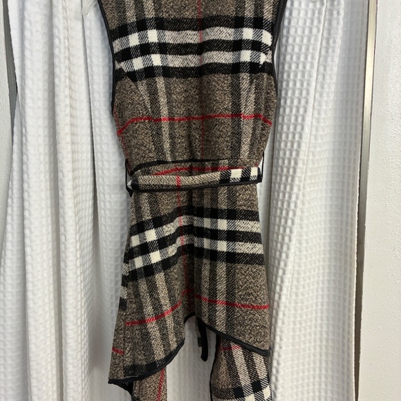 Uno Core Plaid Wrap Vest with Belt - Picture 9 of 10